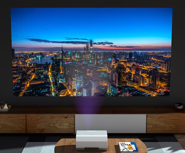 當貝市場親測微鯨智能投影儀 影院般的體驗效果與精致包裝設計